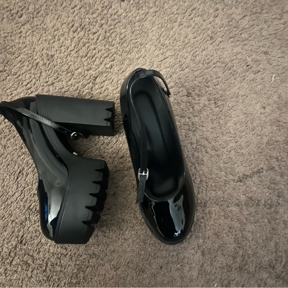 Chunky Heels - Picture 4 of 6